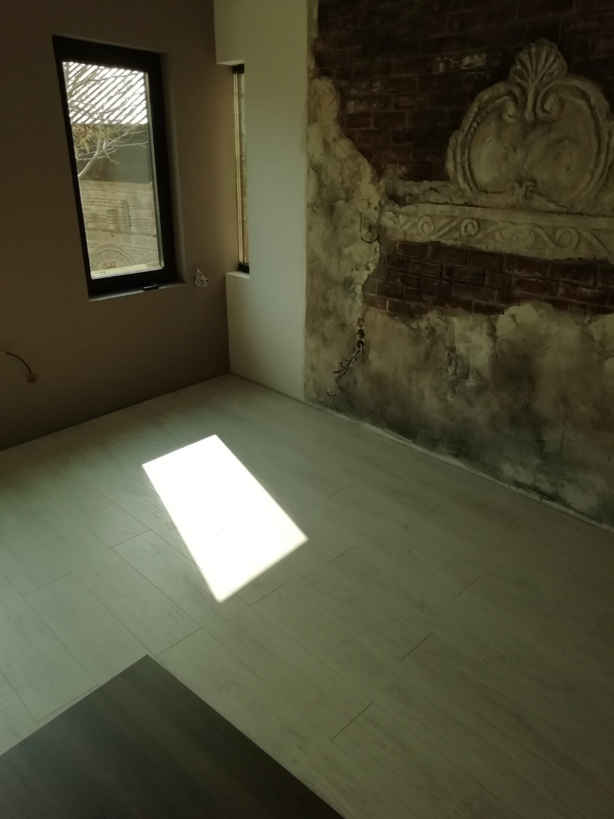 Лепене на тапети 4