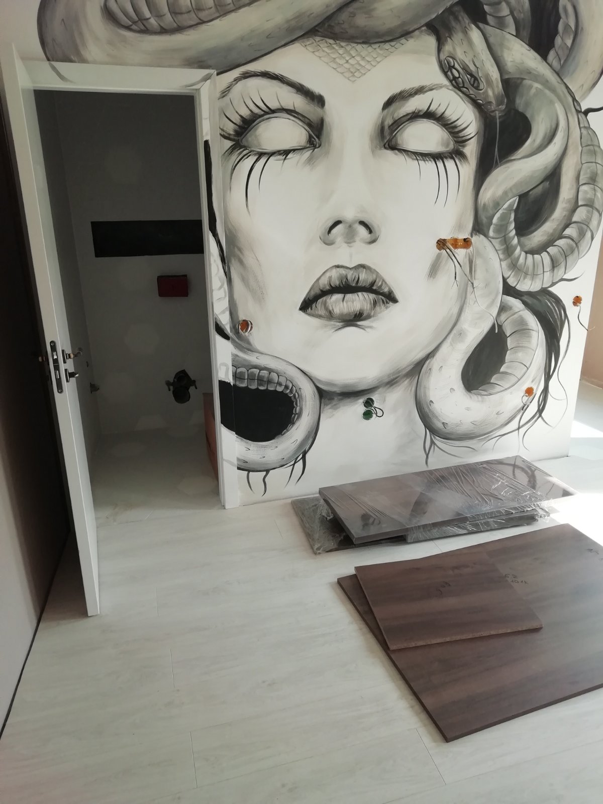 Лепене на тапети 8