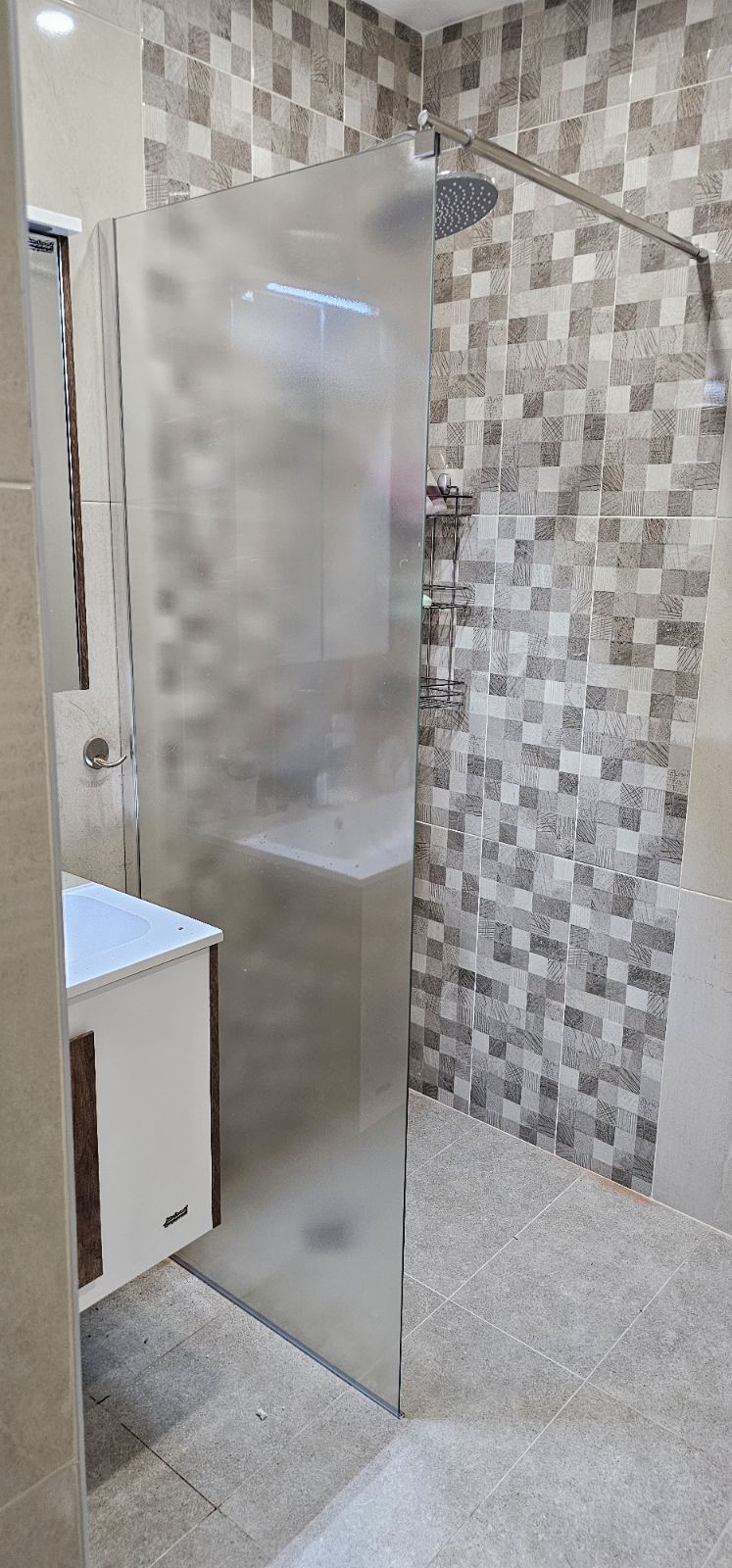 Монтаж на душ кабина